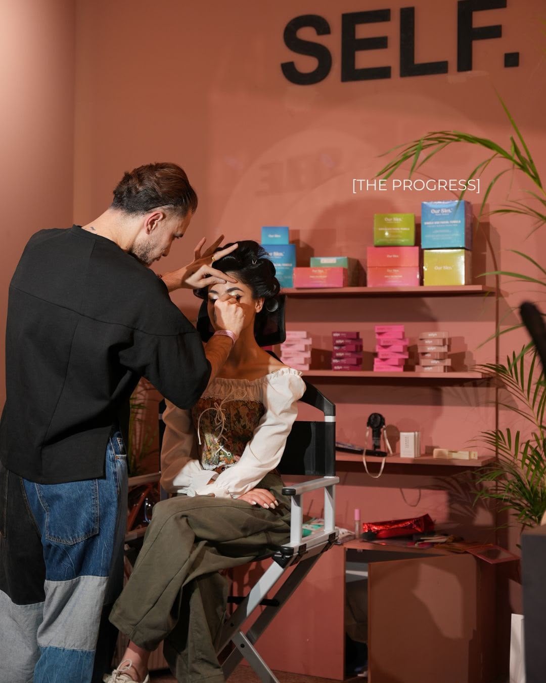 Makeup artist at work at the SELF. pop-up