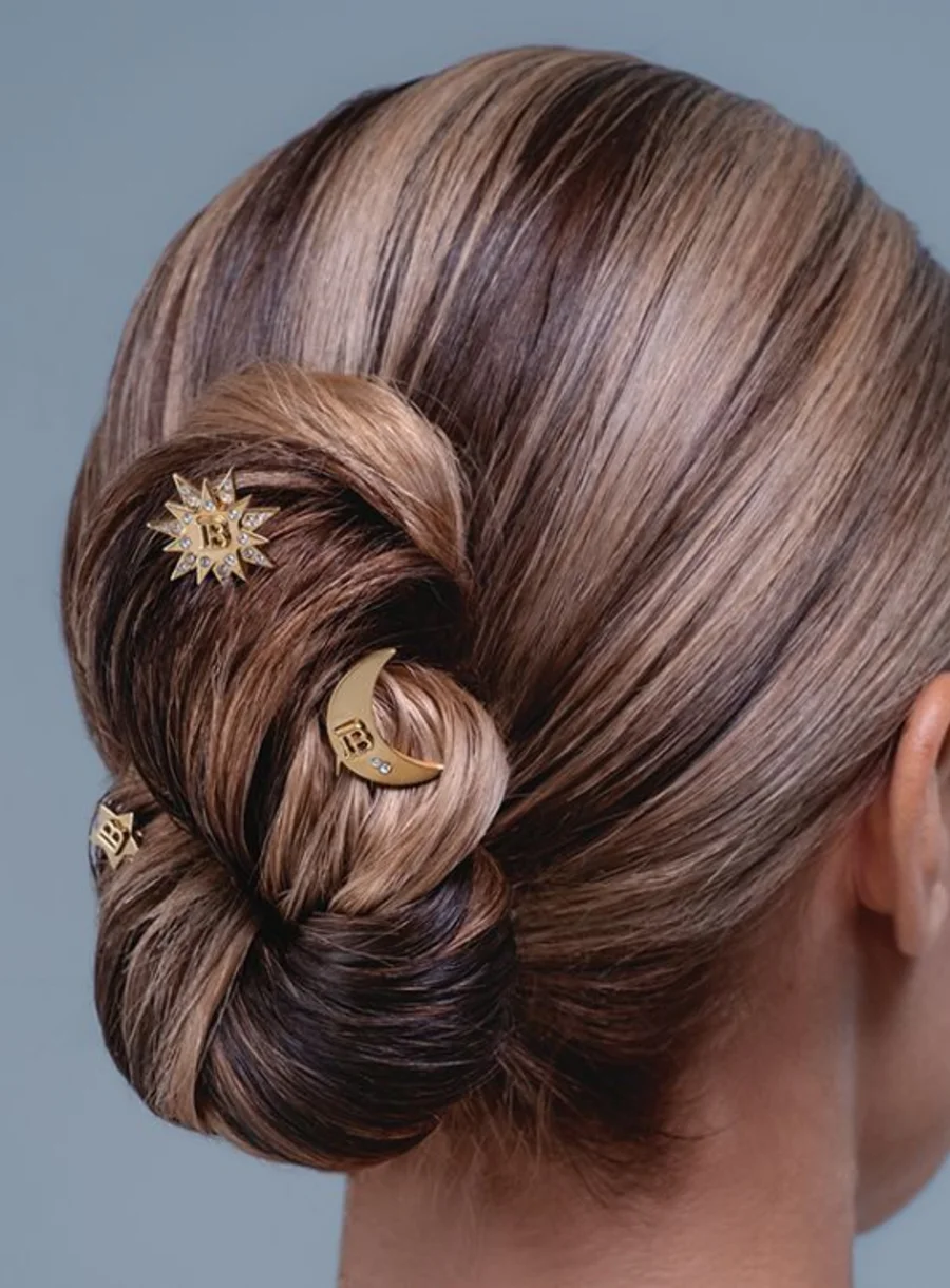 Balmain Hair Limited Edition Pin Set Gold – in use