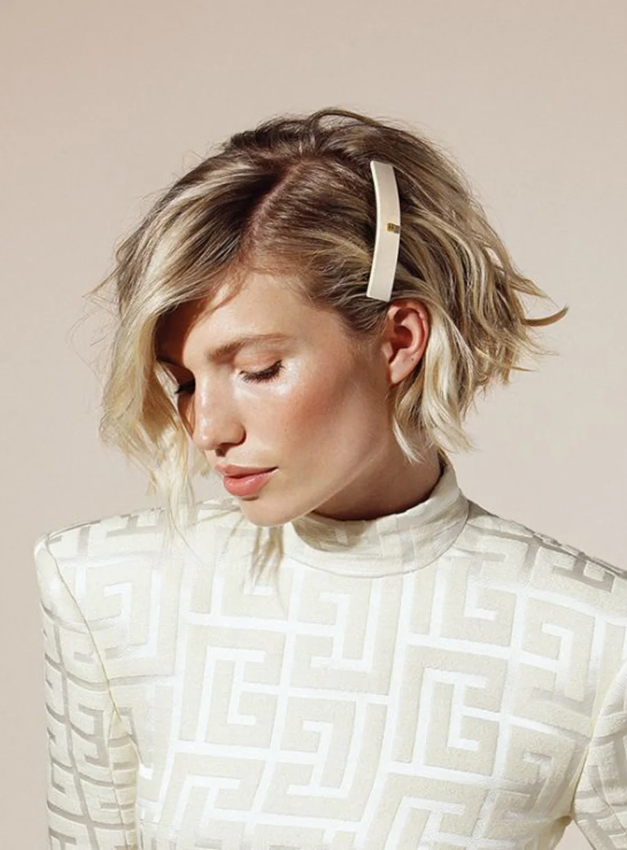 Balmain Hair Barrette pour Cheveux Medium White – in use