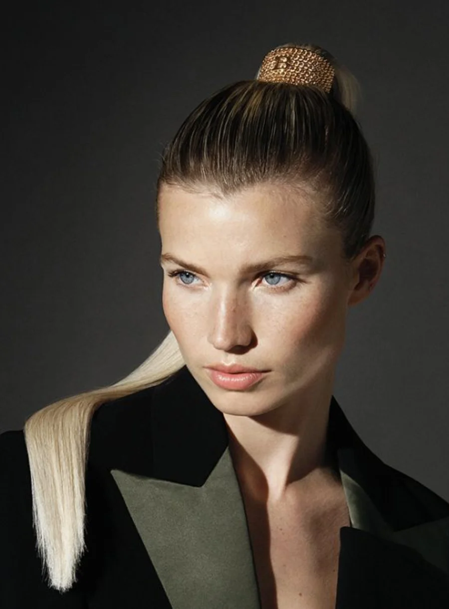 Balmain Hair Pont des Arts Hair Clip Large – in use