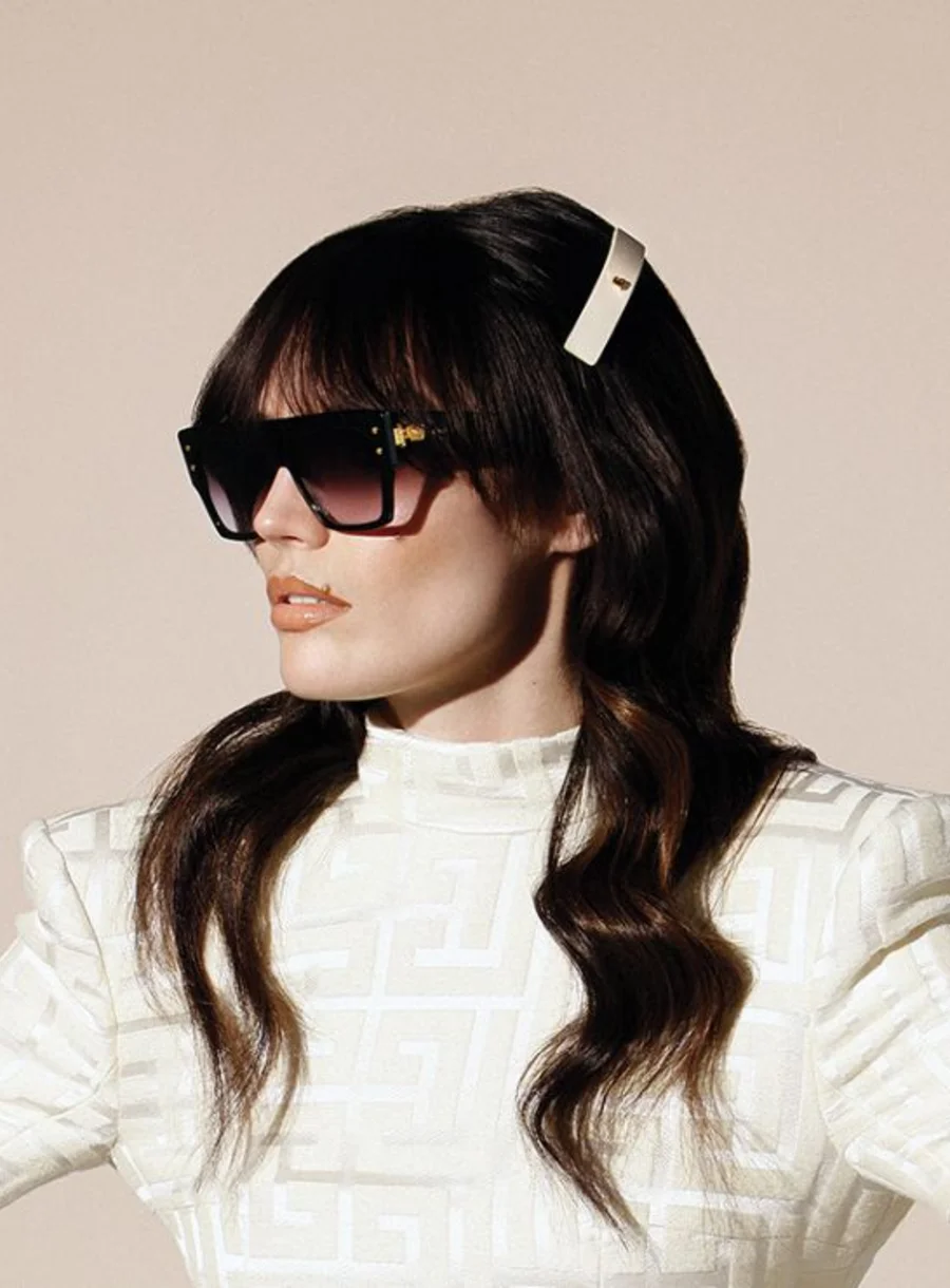 Balmain Hair Barrette pour Cheveux Medium White – in use
