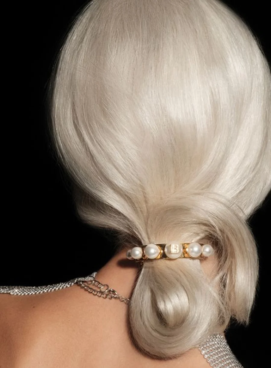 Balmain Hair Limited Edition Pearl Hair Clip Large – in use