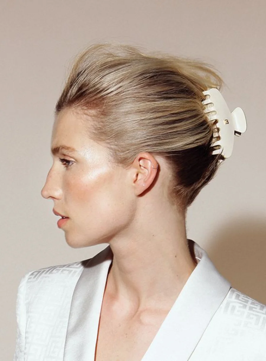 Balmain Hair Pince à Cheveux Large White – in use