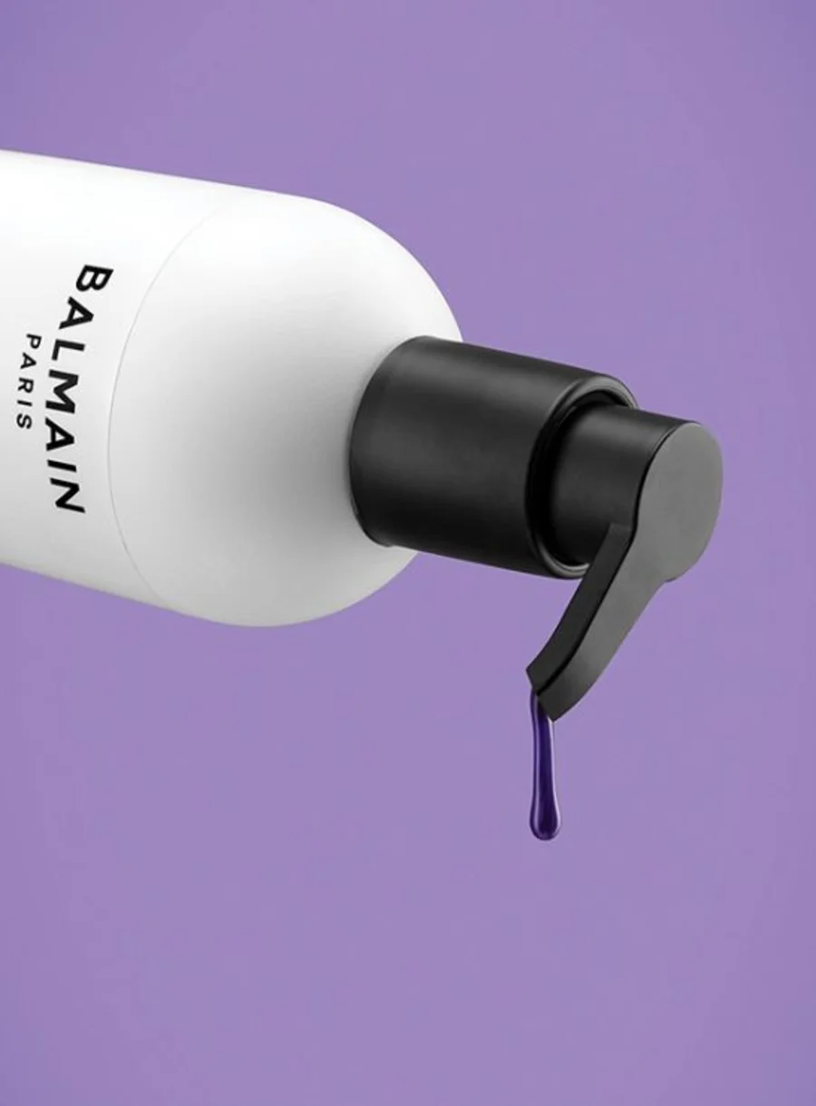 Balmain Hair Illuminating Shampoo Silver Pearl – in use